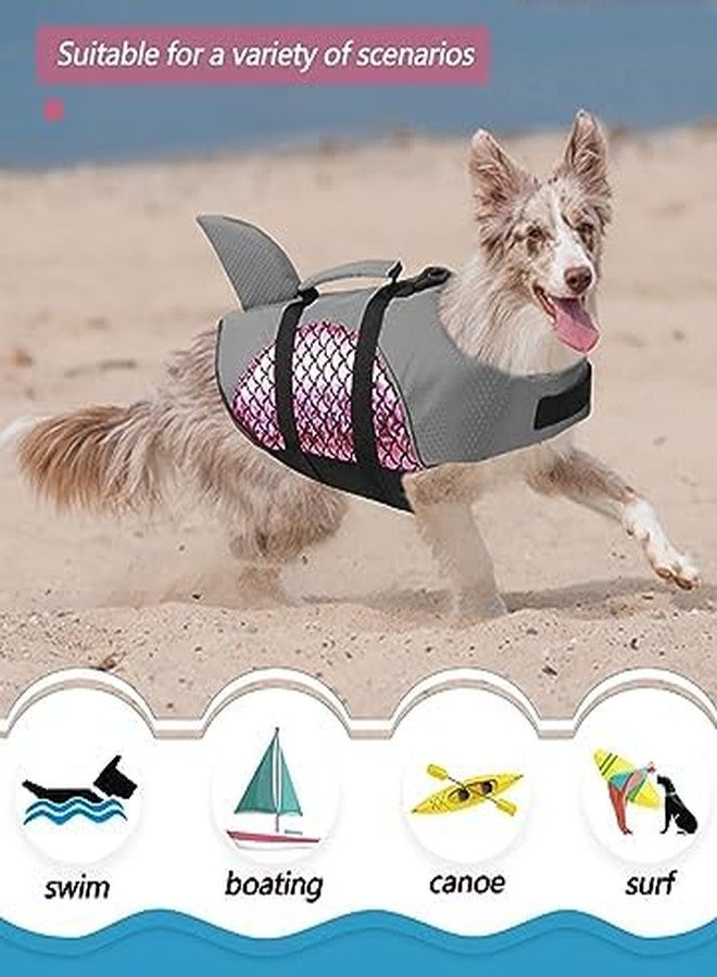 VBM سترة نجاة للكلاب من VBM، مصنوعة من قماش مقاوم للتمزق، مزودة بزعانف على شكل سمكة قرش، مع مقبض إنقاذ وقدرة عالية على الطفو، مناسبة للكلاب الصغيرة والمتوسطة والكبيرة، تحافظ على سلامة الحيوانات الأليفة أثناء السباحة في المسبح أو الشاطئ أو ركوب القوارب (لون وردي، مقاس صغير). - Image 3